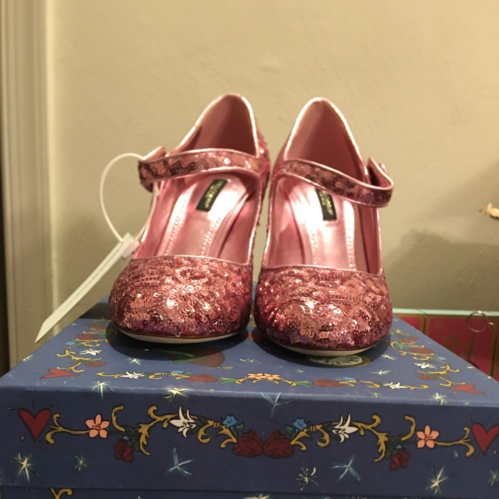 New, never worn Dolce & Gabbana Mary Jane pumps